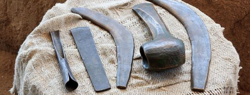 Бронзовый век относится к периоду в истории Земли, когда бронза использовалась для изготовления инструментов и оружия. В то время цивилизации, использующие бронзу, были технологически более сильными.